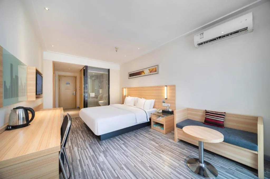 Bed in City Comfort Inn Wuhan East Lake Scenic Area Happy Valley