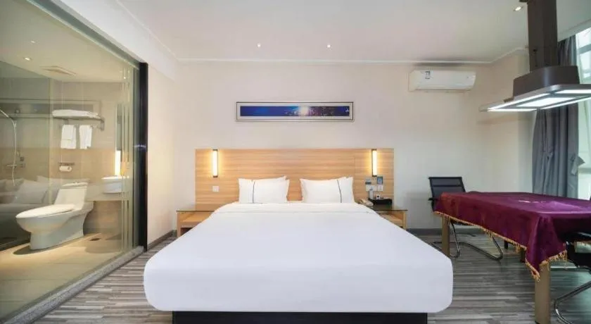 Bed in City Comfort Inn Wuhan East Lake Scenic Area Happy Valley