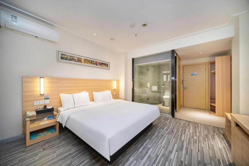 Bed in City Comfort Inn Wuhan East Lake Scenic Area Happy Valley