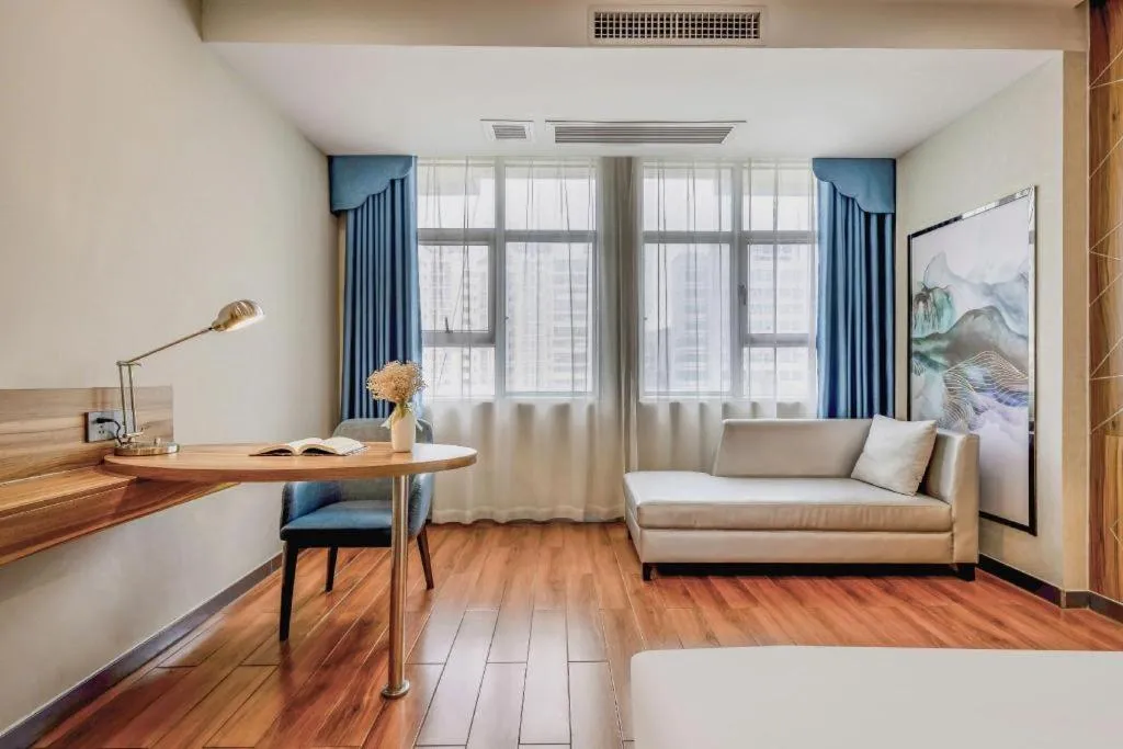 Borrman Hotel Fangchenggang High-speed Railway North Station Crystal International