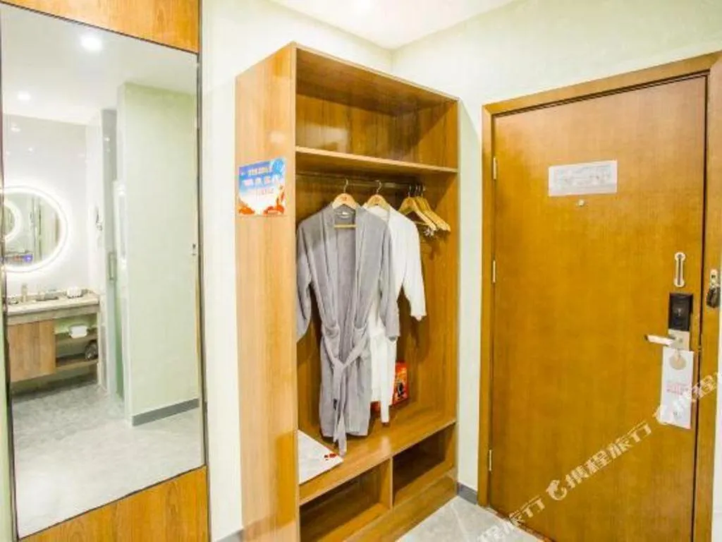 Borrman Hotel Fangchenggang High-speed Railway North Station Crystal International