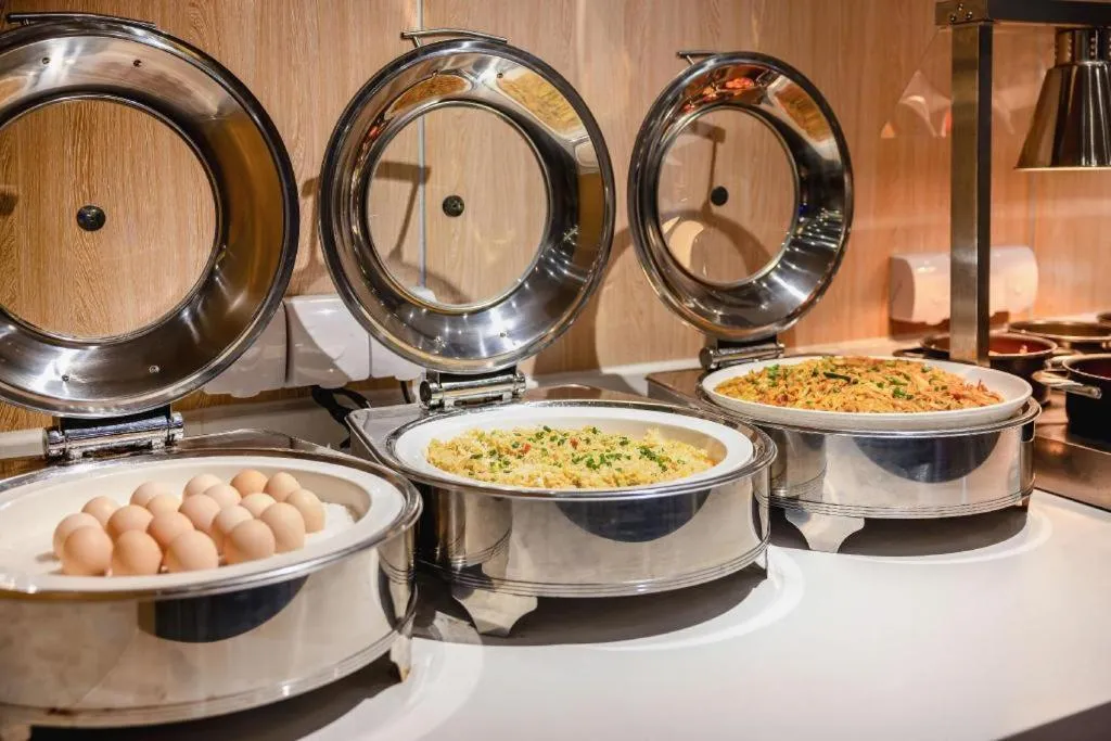 Borrman Hotel Fangchenggang High-speed Railway North Station Crystal International