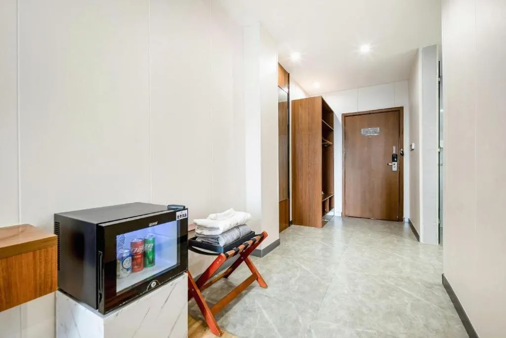 Borrman Hotel Fangchenggang High-speed Railway North Station Crystal International