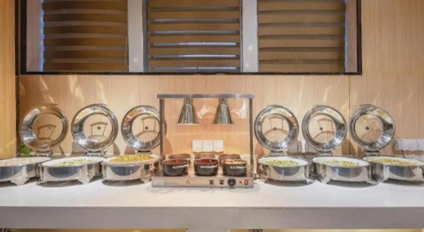 Borrman Hotel Fangchenggang High-speed Railway North Station Crystal International