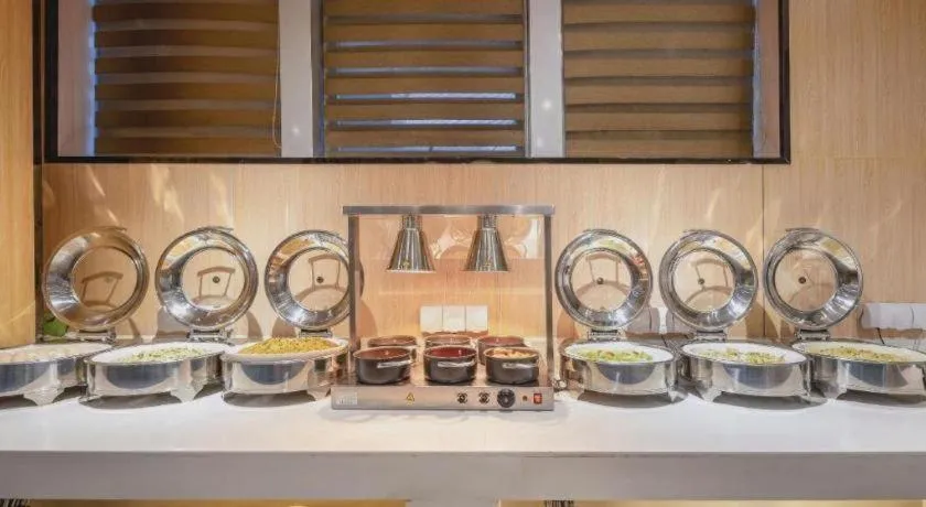 Borrman Hotel Fangchenggang High-speed Railway North Station Crystal International