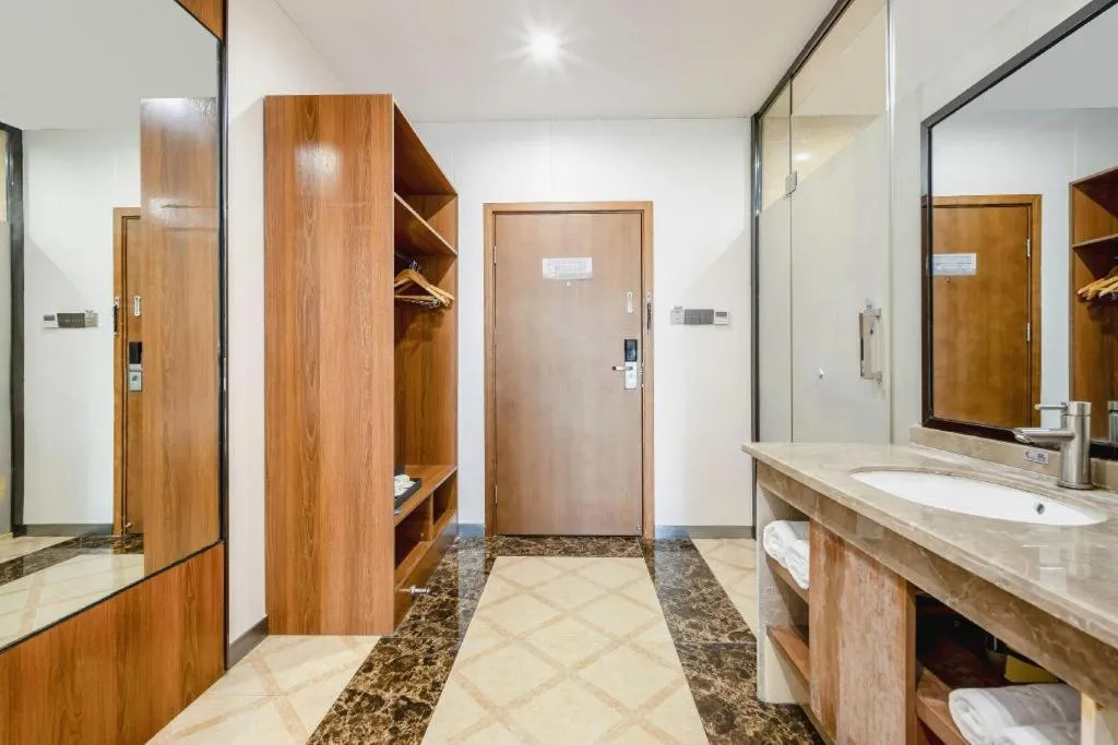 Borrman Hotel Fangchenggang High-speed Railway North Station Crystal International