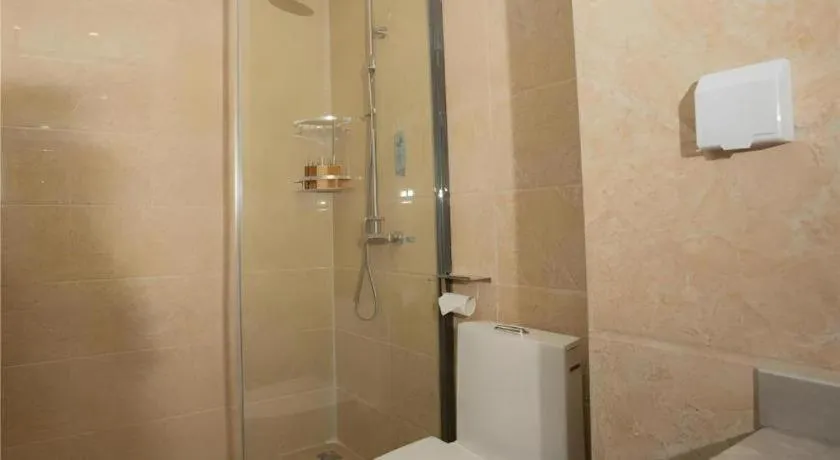 Borrman Hotel Fangchenggang High-speed Railway North Station Crystal International