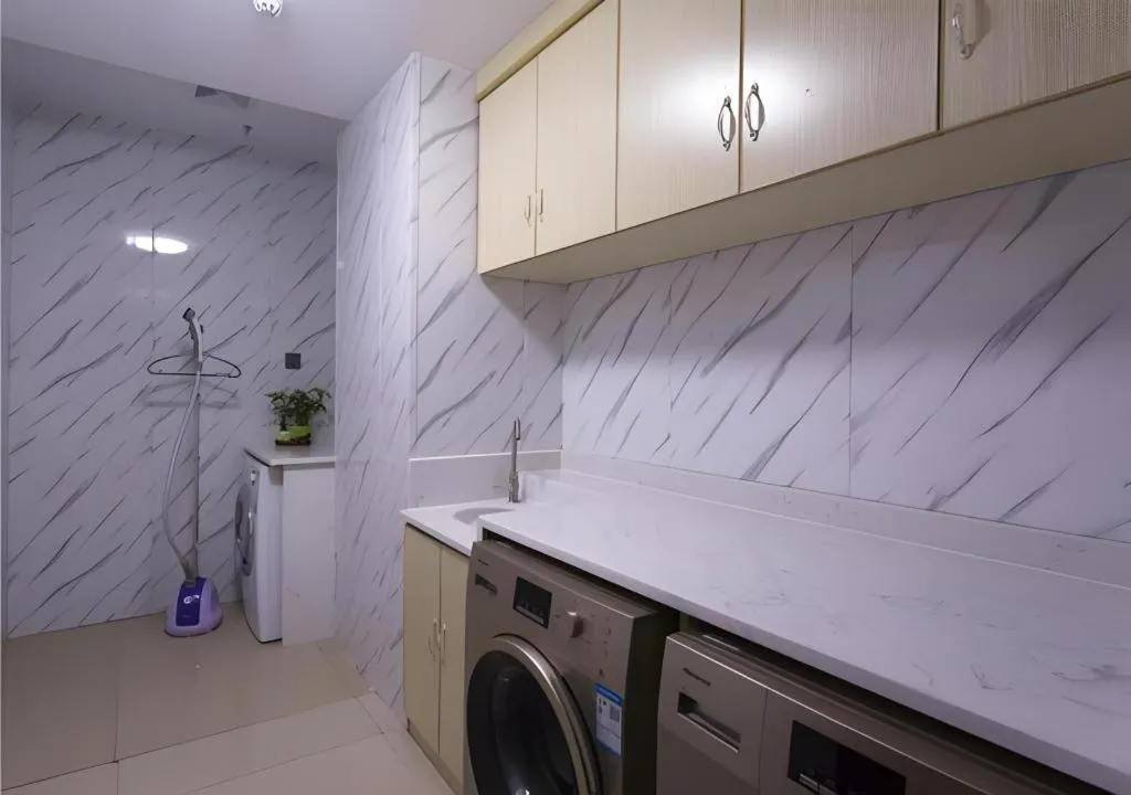 Borrman Hotel Fangchenggang High-speed Railway North Station Crystal International