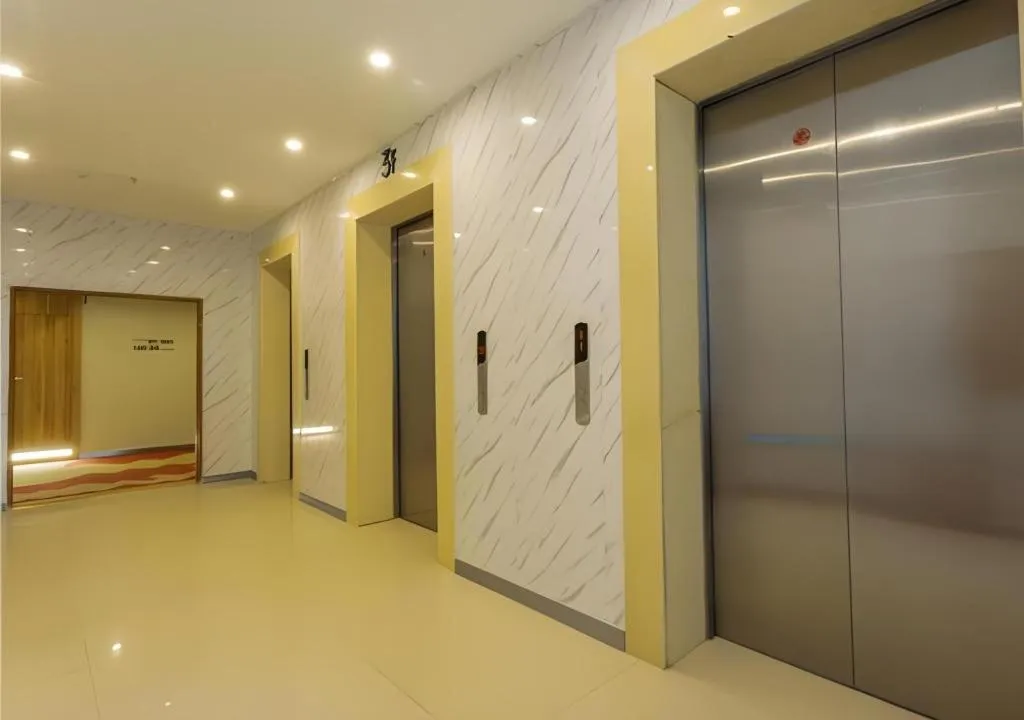 Borrman Hotel Fangchenggang High-speed Railway North Station Crystal International