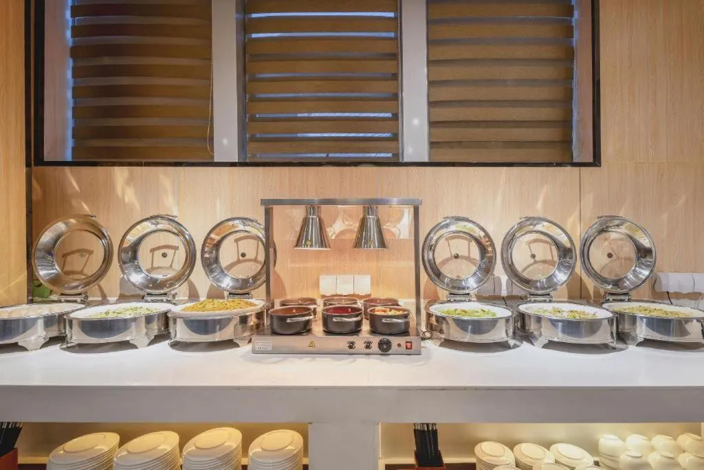 Borrman Hotel Fangchenggang High-speed Railway North Station Crystal International