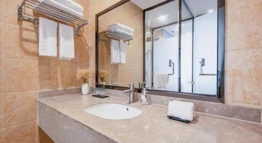 Borrman Hotel Fangchenggang High-speed Railway North Station Crystal International