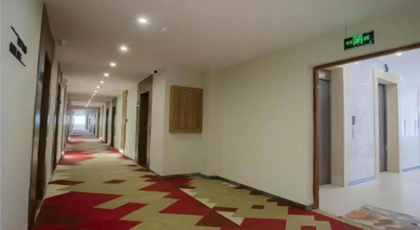 Borrman Hotel Fangchenggang High-speed Railway North Station Crystal International