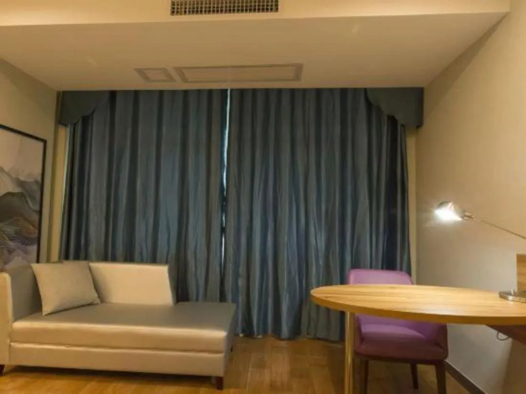 Borrman Hotel Fangchenggang High-speed Railway North Station Crystal International