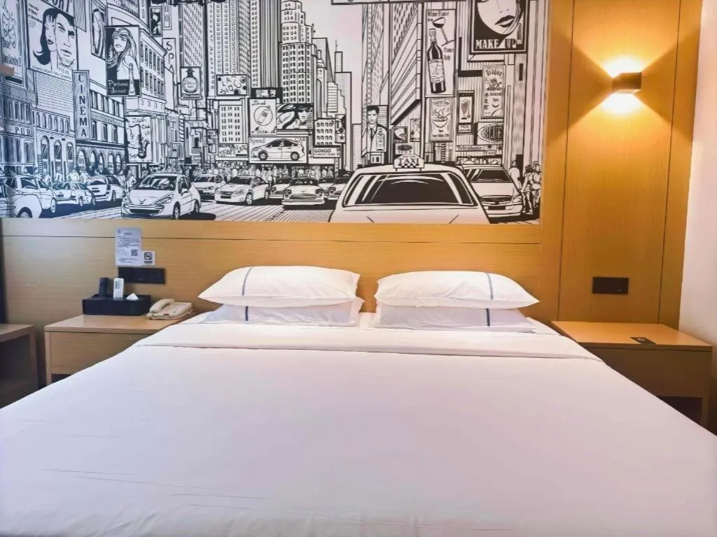 Bed in City Comfort Inn Wuhan Jiqing Street Dazhi Road Metro Station