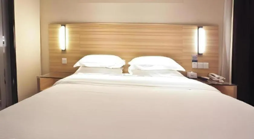 Bed in City Comfort Inn Wuhan Jiqing Street Dazhi Road Metro Station