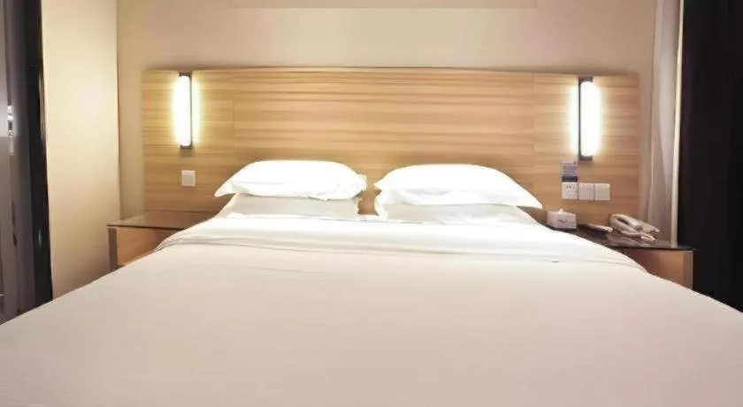 Bed in City Comfort Inn Wuhan Jiqing Street Dazhi Road Metro Station