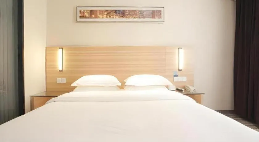 Bed in City Comfort Inn Wuhan Jiqing Street Dazhi Road Metro Station