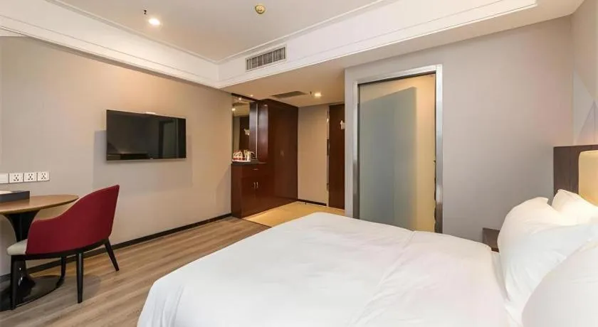 Bed in Borrman Hotel Guangzhou Railway Station Sanyuanli Metro Station