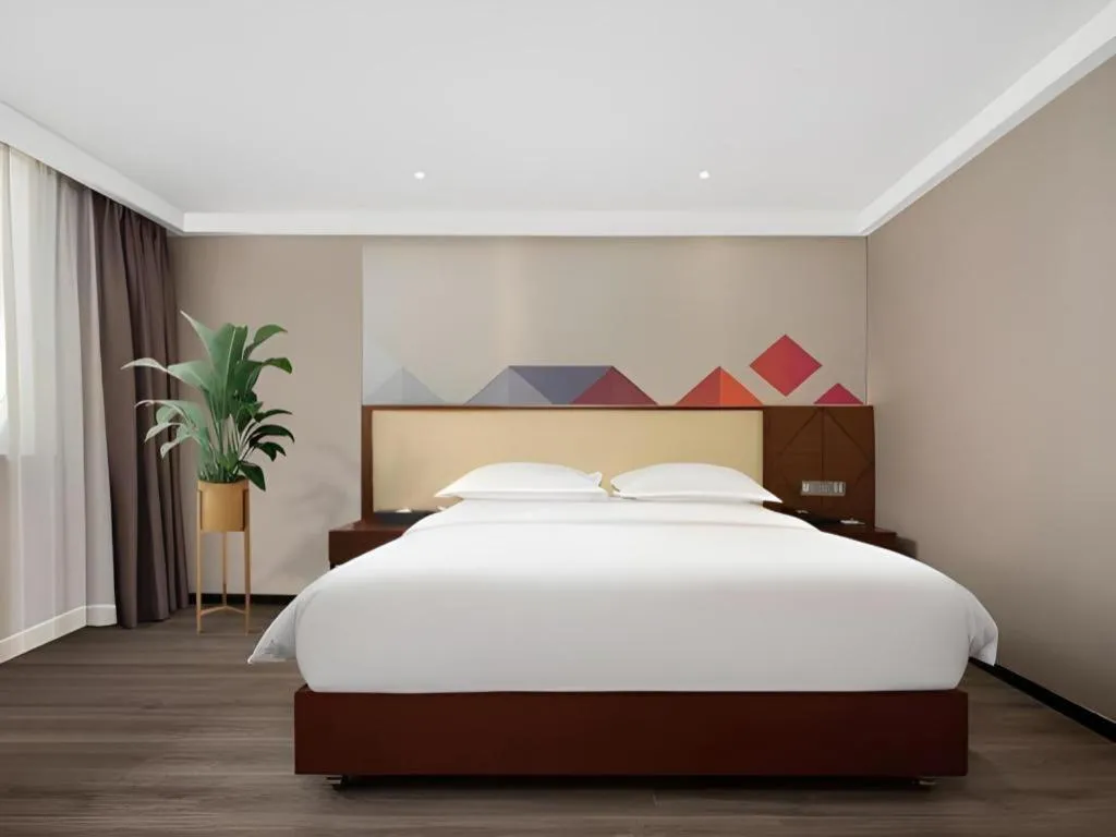 Bed in Borrman Hotel Guangzhou Railway Station Sanyuanli Metro Station