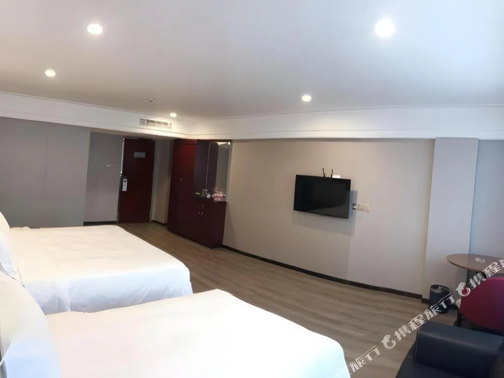 Bed in Borrman Hotel Guangzhou Railway Station Sanyuanli Metro Station