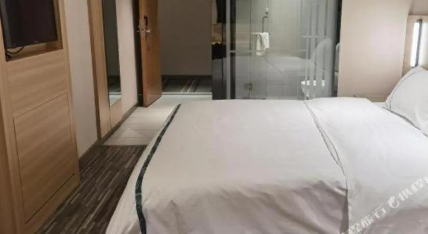 Bed in City Comfort Inn Shanghai International Automobile City Tongji University