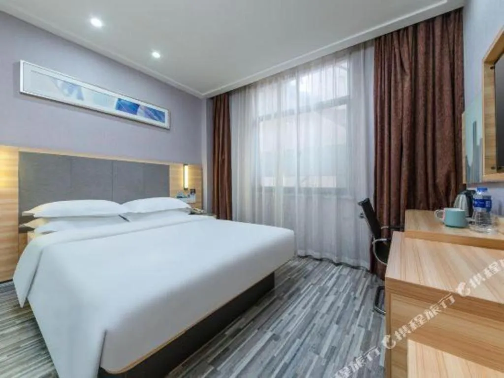 Bed in City Comfort Inn Shanghai International Automobile City Tongji University