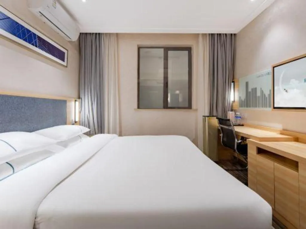 Bed in City Comfort Inn Shanghai International Automobile City Tongji University