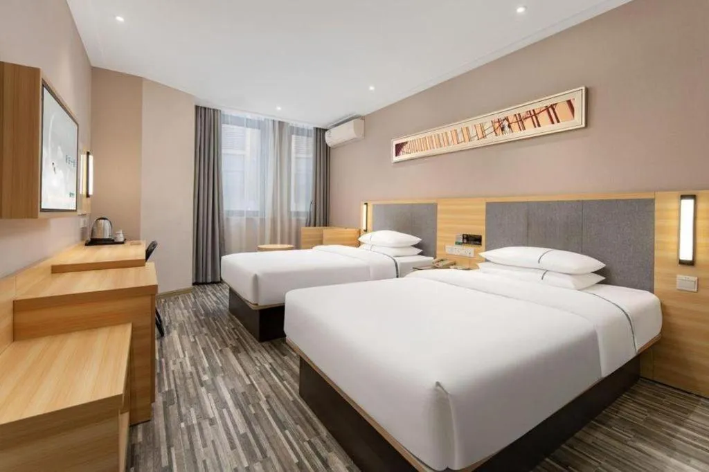 Bed in City Comfort Inn Shanghai International Automobile City Tongji University