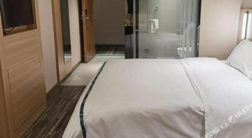 Bed in City Comfort Inn Shanghai International Automobile City Tongji University