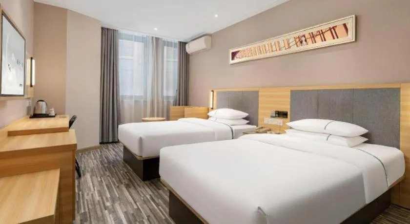 Bed in City Comfort Inn Shanghai International Automobile City Tongji University