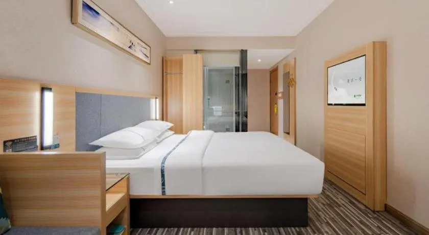 Bed in City Comfort Inn Shanghai International Automobile City Tongji University