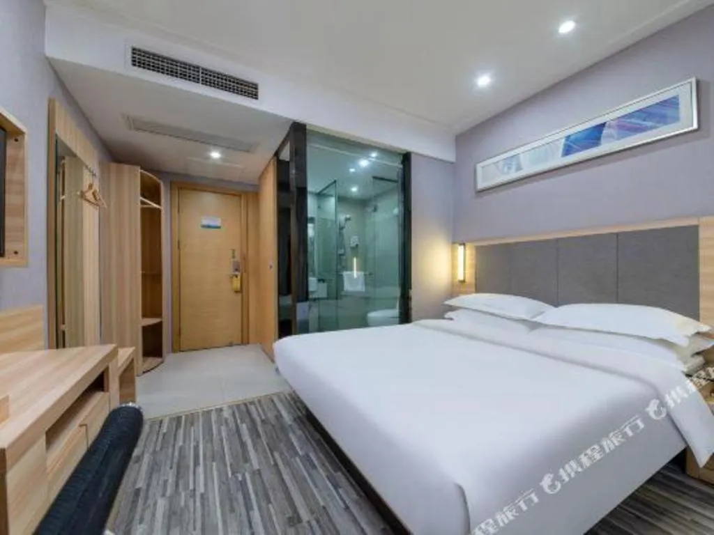 Bed in City Comfort Inn Shanghai International Automobile City Tongji University
