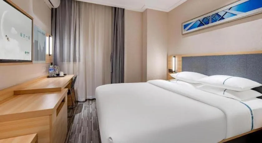Bed in City Comfort Inn Shanghai International Automobile City Tongji University
