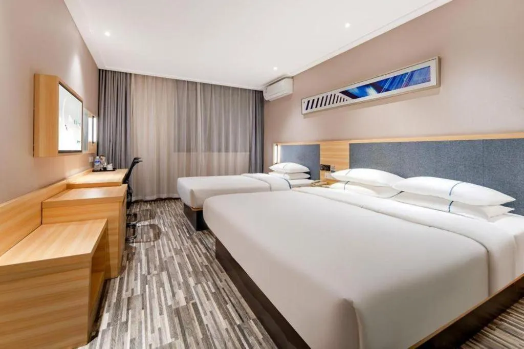 Bed in City Comfort Inn Shanghai International Automobile City Tongji University