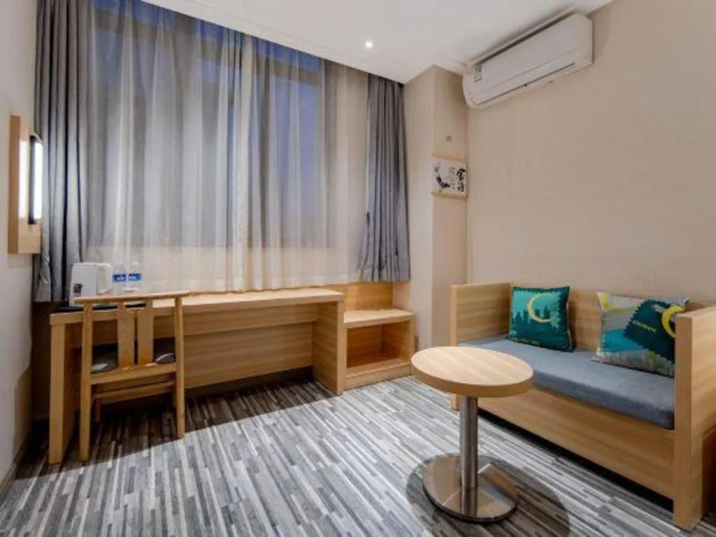 Bed in City Comfort Inn Shanghai International Automobile City Tongji University