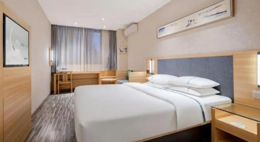 Bed in City Comfort Inn Shanghai International Automobile City Tongji University