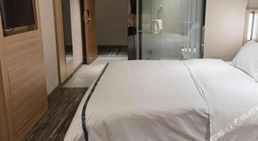 Bed in City Comfort Inn Shanghai International Automobile City Tongji University