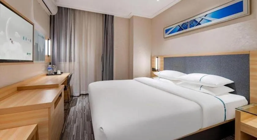 Bed in City Comfort Inn Shanghai International Automobile City Tongji University