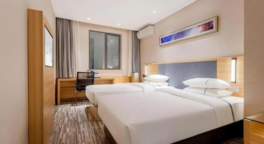 Bed in City Comfort Inn Shanghai International Automobile City Tongji University
