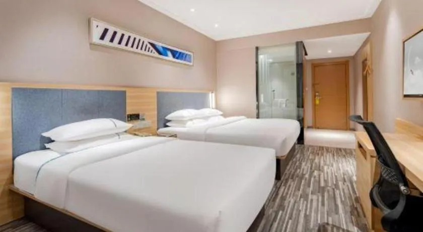 Bed in City Comfort Inn Shanghai International Automobile City Tongji University