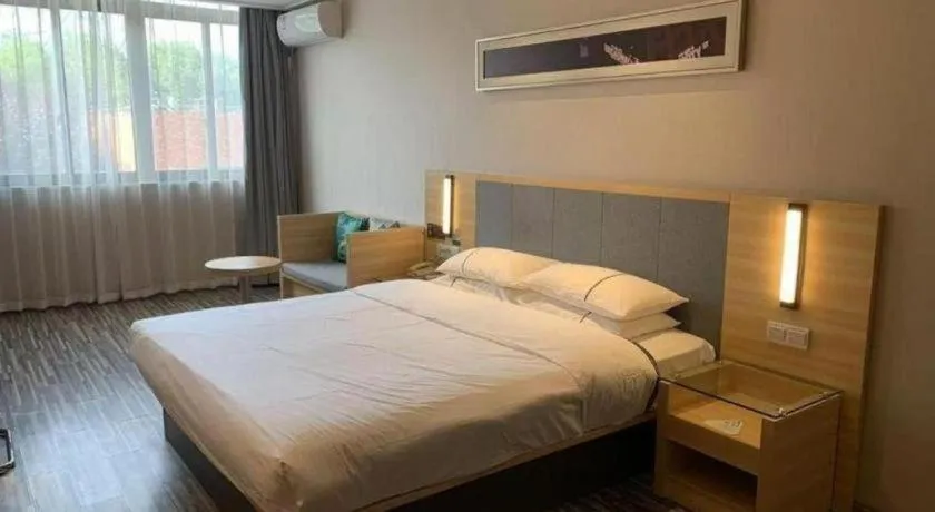 Bed in City Comfort Inn Shanghai International Automobile City Tongji University