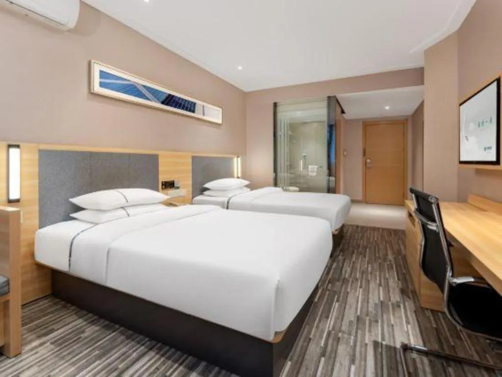 Bed in City Comfort Inn Shanghai International Automobile City Tongji University