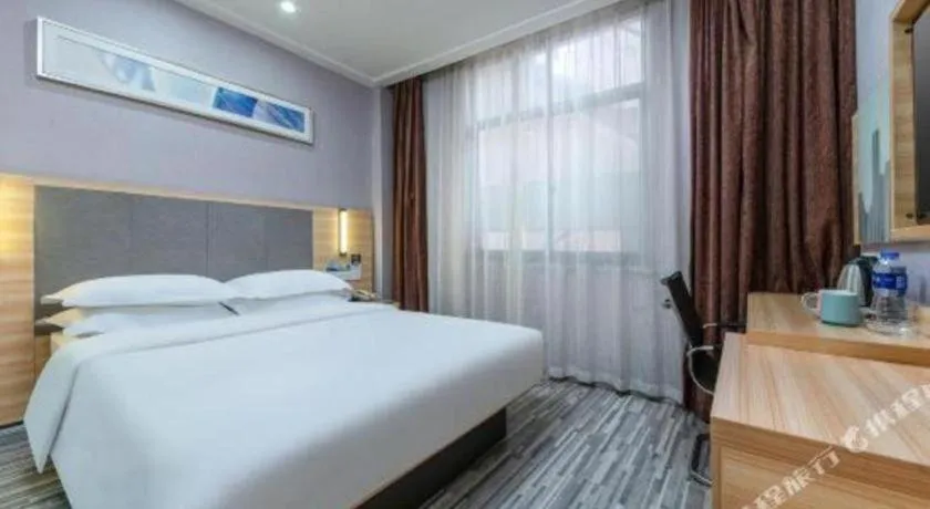 Bed in City Comfort Inn Shanghai International Automobile City Tongji University