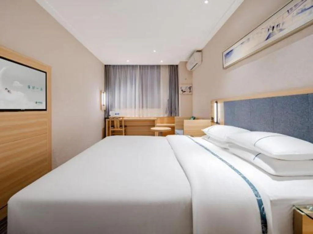 Bed in City Comfort Inn Shanghai International Automobile City Tongji University