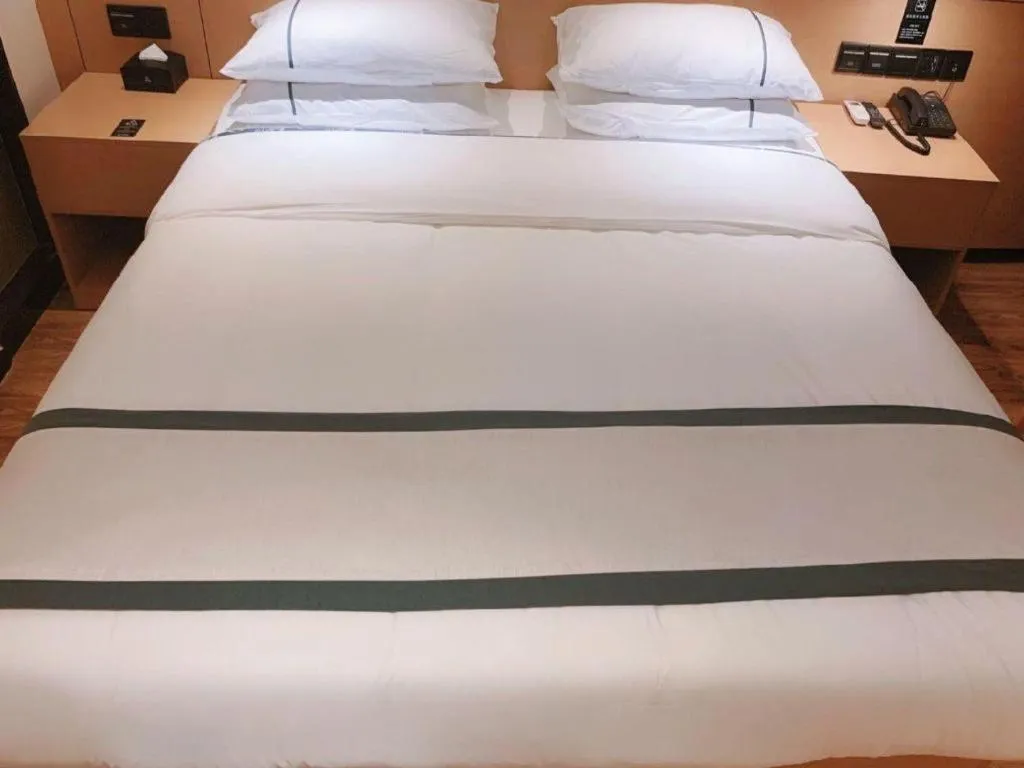 Bed in City Comfort Inn Shenzhen Exhibition Center North Huaqiang Metro Station