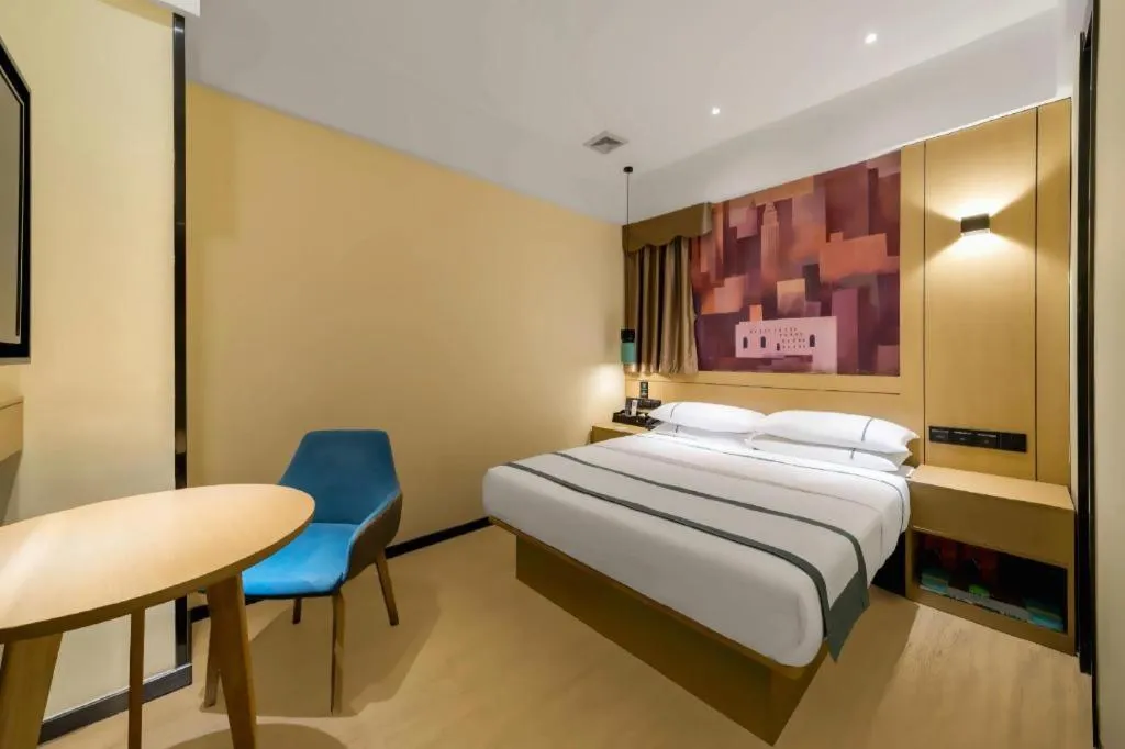 Bed in City Comfort Inn Shenzhen Exhibition Center North Huaqiang Metro Station