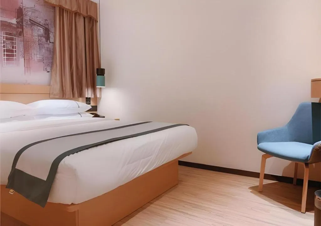 Bed in City Comfort Inn Shenzhen Exhibition Center North Huaqiang Metro Station