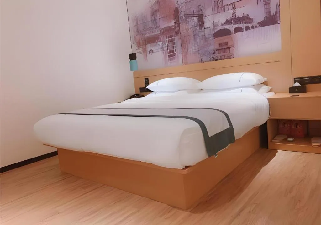Bed in City Comfort Inn Shenzhen Exhibition Center North Huaqiang Metro Station