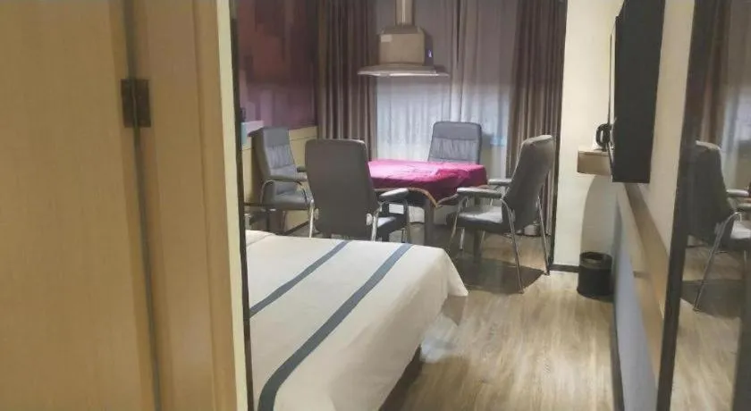 Bed in City Comfort Inn Shenzhen Exhibition Center North Huaqiang Metro Station