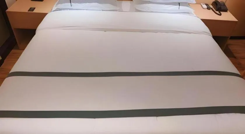 Bed in City Comfort Inn Shenzhen Exhibition Center North Huaqiang Metro Station